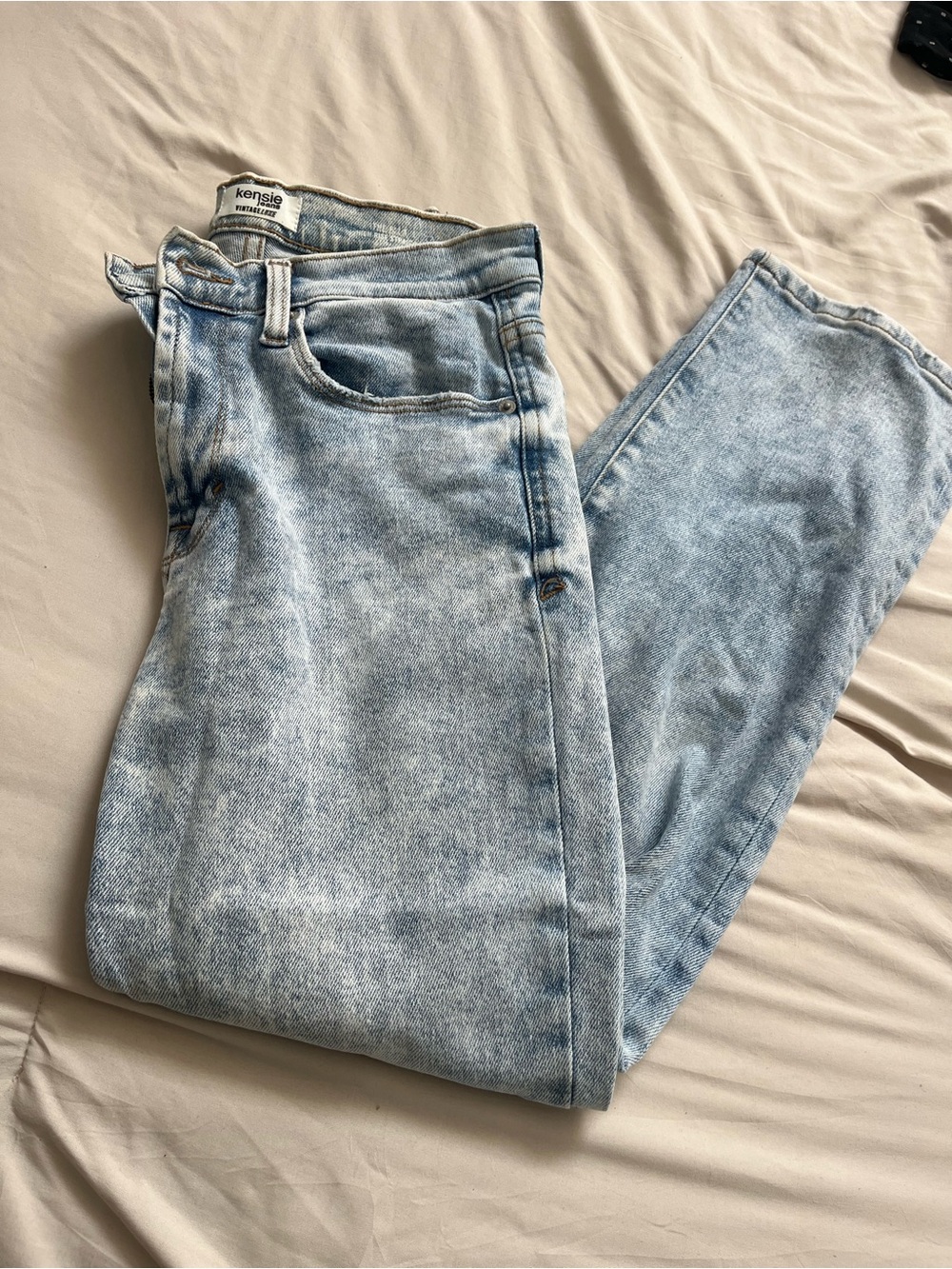 Kensie Distressed Straight Leg Jeans